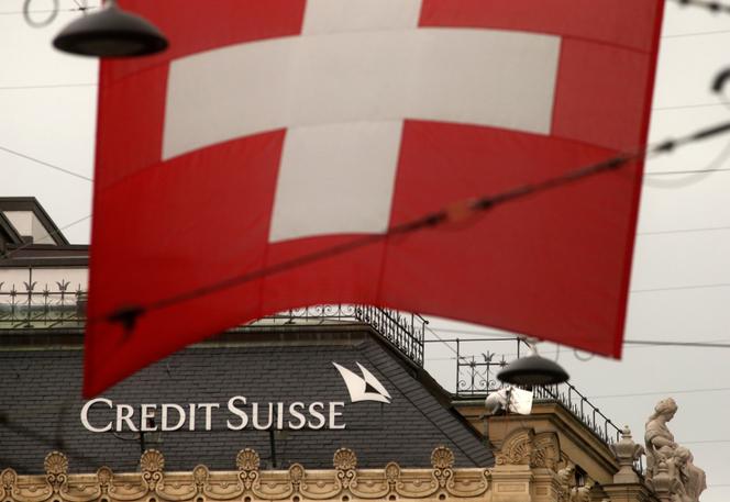 Parce qu'elles font l'objet d'une enquête aux Etats-Unis, plus d'une dizaine de banques suisses ne sont pas autorisées à participer à ce programme de régularisation et s'exposent à de lourdes sanctions. L'une d'elles, Credit Suisse, avait ainsi écopé en mai 2014 d'une amende de 2,6 milliards de dollars pour des faits d'évasion fiscale.