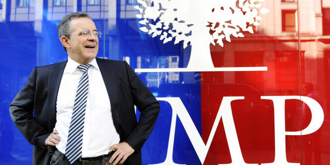 Thierry Mariani, le 6 juin 2014, devant le siège de l'UMP (AFP).