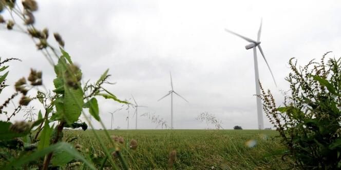 Parc éolien des Longs Champs, à Fienvillers. Avec 730 parcs et 4 800 « moulins à vent », la France dispose de 8 200 MW (3,5 % de la production électrique).