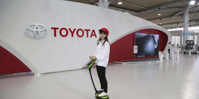 Dans un showroom de Toyota à Tokyo, le 8 mai. 
