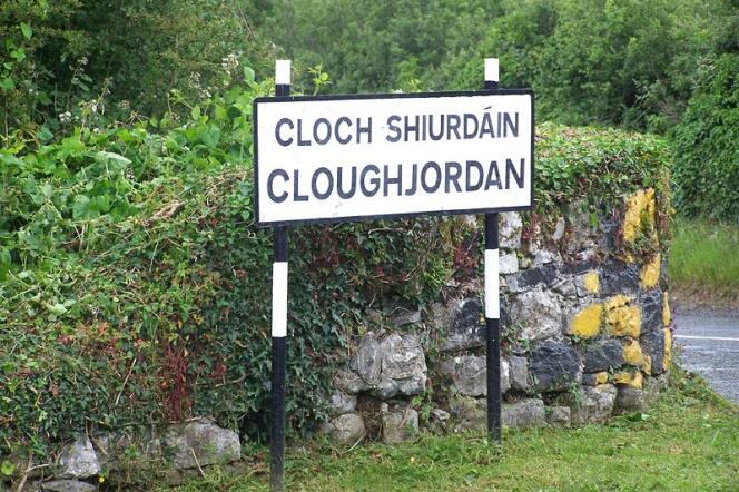 L'entrée du village irlandais de Cloughjordan qui s'est défini comme 