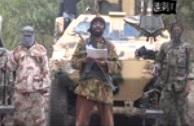Abubakar Shekau, le chef de Boko Haram, revendique l'enlèvement des jeunes lycéennes, le 5 mai 2014.  