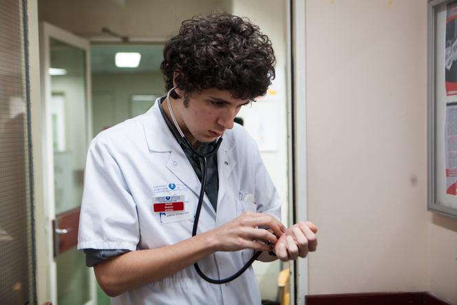 Vincent Lacoste dans le film français de Thomas Lilti,