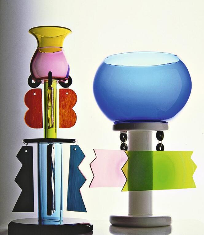 Vases en verre (1982) d'Ettore  Sottsass, l'un des fondateurs du courant. 