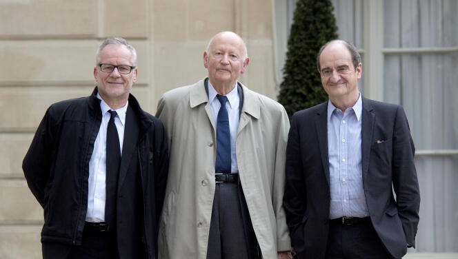 De gauche à droite : Thierry Frémaux, délégué général du Festival de Cannes, Gilles Jacob, président et Pierre Lescure, futur président, devant l'Elysée à Paris, le 20 avril 2014.