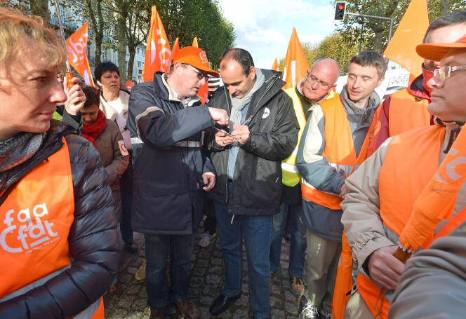 Laurent Berger dans le cortège de la CFDT lors de la manifestation pour un pacte sociale en Bretagne, à Lorient, le 22 novembre 2013.