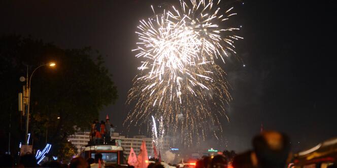 Les habitants du Telangana ont fêté sa création à minuit avec un feu d'artifice qui a éclairé le ciel de la ville.