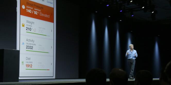 Craig Federighi, vice-président en charge de l'ingénierie logicielle d'Apple, présente 