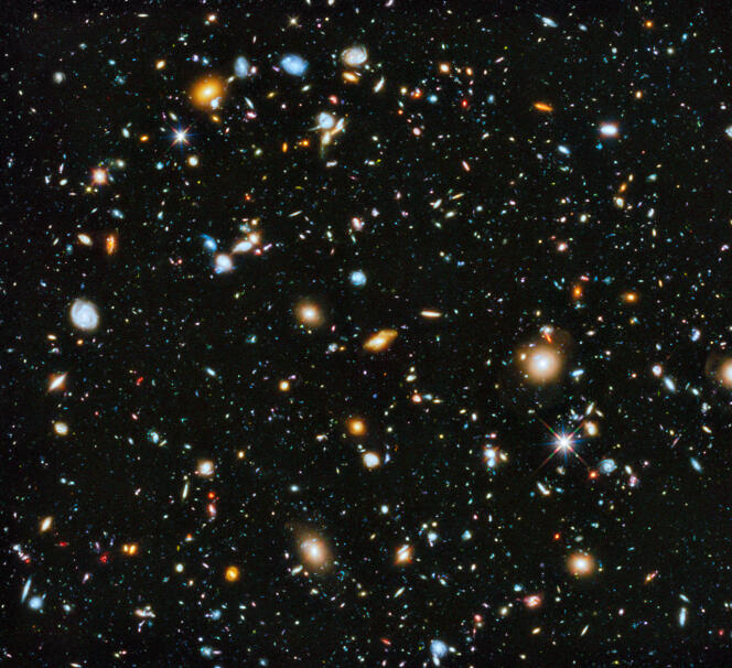 Cette image, représentant 10 000 galaxies, combine 841 photos ayant enregistré la totalité du spectre lumineux observable par le champ ultra-profond du télescope.