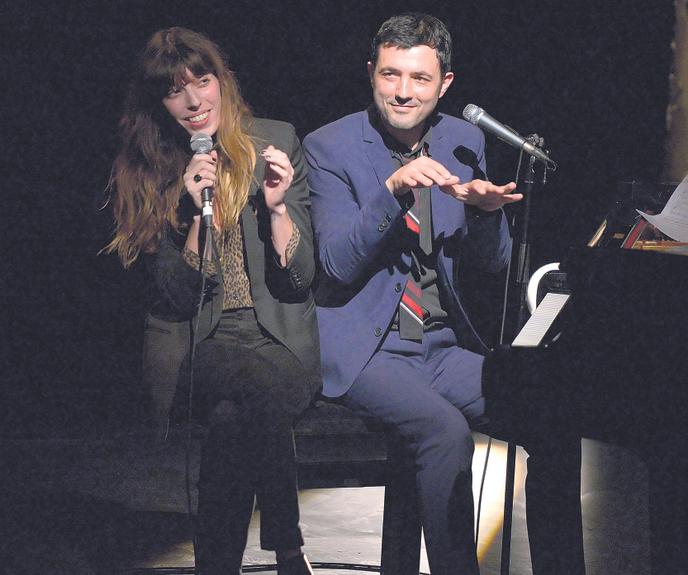 Albin De La Simone Et Sa Compagne Albin de la Simone sort de l'ombre