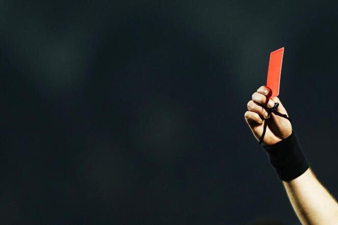 Carton rouge.