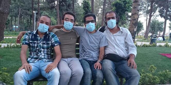 Militants écologistes à Téhéran, jeudi 5 juin 2014. Partout dans le pays, des Iraniens ont manifesté en portant un masque contre l'inaction politique face à la pollution atmosphérique qui sévit dans plusieurs villes du pays. Ils ont répondu à un appel diffusé sur les réseaux sociaux.
