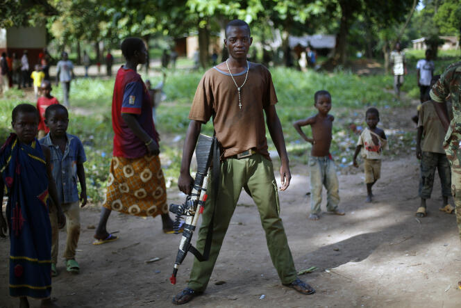 Un soldat anti-balaka, à Bangui, le 31 mai. 