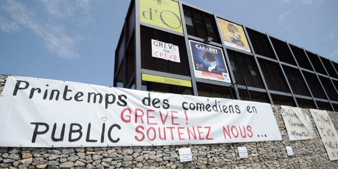 Les intermittents ont reconduit samedi 7 juin la grève entamée mardi à l'ouverture du 28e Printemps des comédiens à Montpellier, entraînant l'annulation de six nouveaux spectacles.