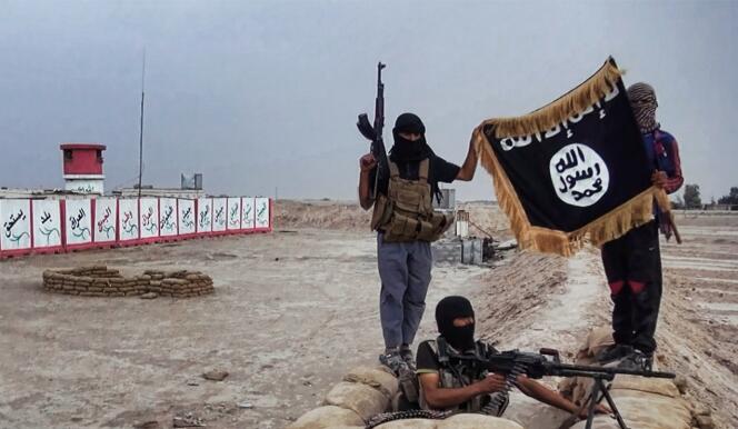 Image captée sur un site djihadiste montrant des combattants de l’EIIL, le 11 juin, en Irak.