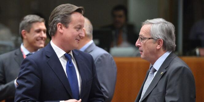 Le premier ministre britannique,  David Cameron, en compagnie de Jean-Claude Juncker, le chef de file de la droite européenne et candidat à la présidence de la Commission. 