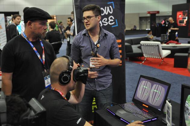 Scott Stephan présente son jeu « Anamnesis » au selon du jeu vidéo de Los Angeles, l'E3 2014.