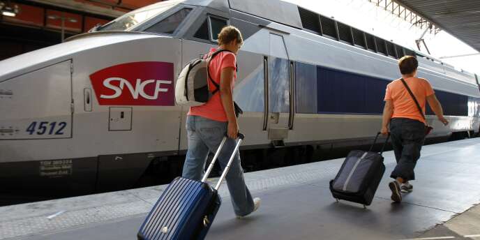 La grève à la SNCF est dirigée contre le projet de loi sur la réforme ferroviaire, qui doit être présenté au Parlement mardi.