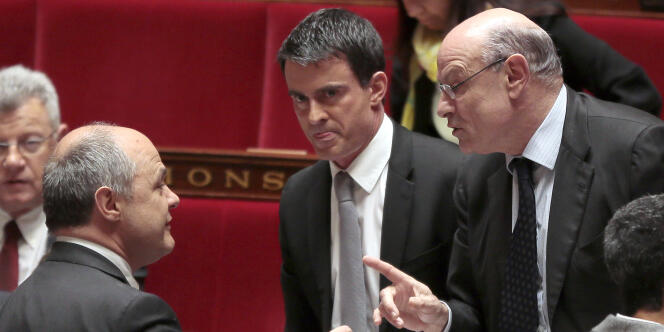 Bruno Le Roux, Manuel Valls et Jean-Marie Le Guen, à l'Assemblée nationale le 16 avril.