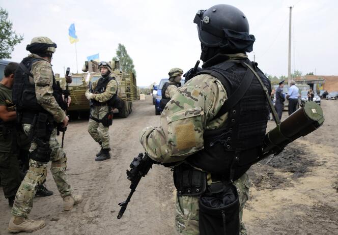Militaires ukrainiens dans l'est du pays, le 20 juin 2014.