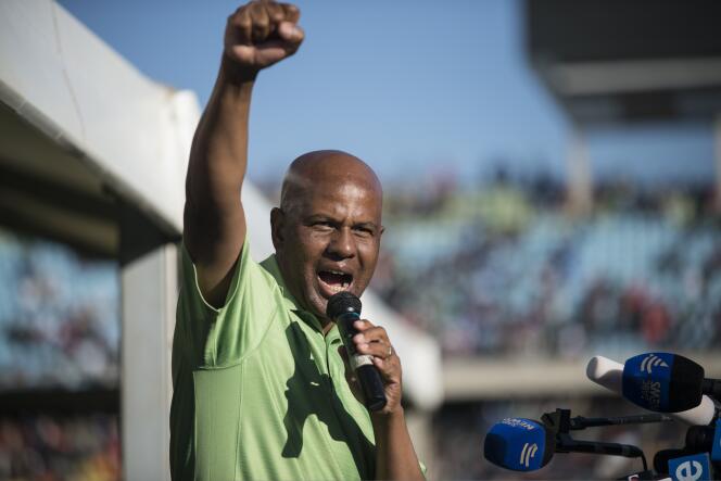 Joseph Mathunjwa, leader syndical de l'Amcu, a annoncé la fin de cinq mois de grève dans les mines de platine d'Afrique du sud.