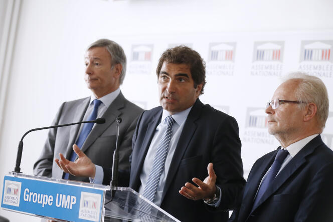 Christian Jacob (au centre), président du groupe des députés UMP, a annoncé lors d'une conférence le 24 juin qu'un audit des comptes du groupe parlementaire sera fait. 