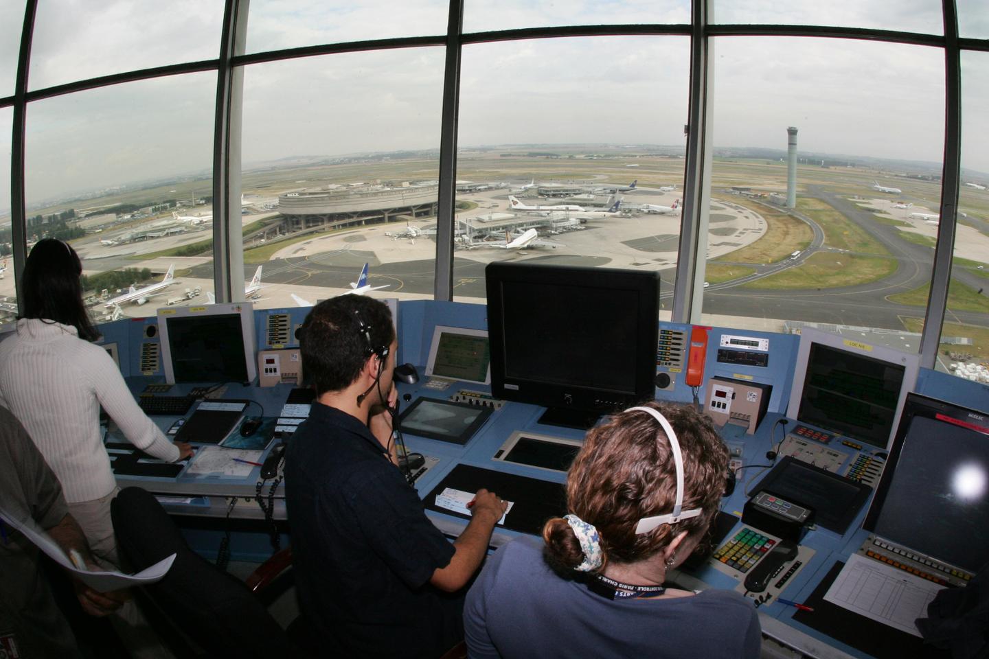 flight cancellations and disruptions planned for Monday at Paris-Orly and Brest