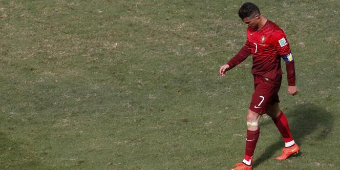 Le dépit de Ronaldo après l'élimination du Portugal, le 26 juin à Brasilia.