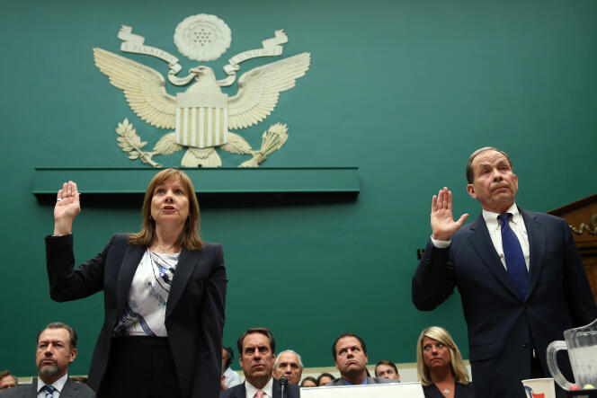 La directrice générale de General Motors, Mary Barra, et l’ex-procureur des Etats-Unis Anton Valukas, le 18 juin, au Capitole. 