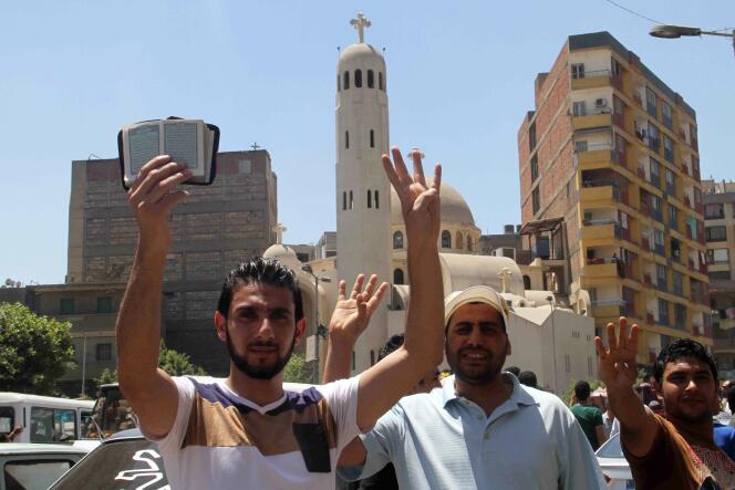 Un partisan des Frères musulmans, le 3 juillet au Caire, lors d’une manifestation marquant le premier anniversaire du coup d’Etat militaire.