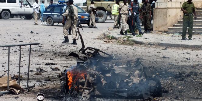 Une voiture piégée a explosé samedi 5 juillet devant le Parlement de Somalie faisant plusieurs morts.