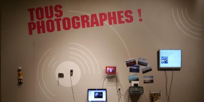 La charte « Tous photographes » rappelle aux visiteurs les bons usages photographiques dans un établissement patrimonial.