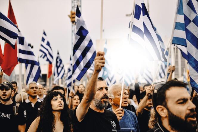 Manifestation du groupe d'extrême droite, Aube dorée, le 15 juin, à Thessalonique, Grèce. 