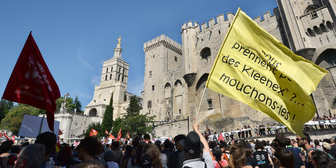 Une manifestation à l'appel de la CGT spectacle et de la Coordination des intermittents et précaires a rassemblé entre 1 500 et 4 000 personnes à Avignon, le 12 juillet.