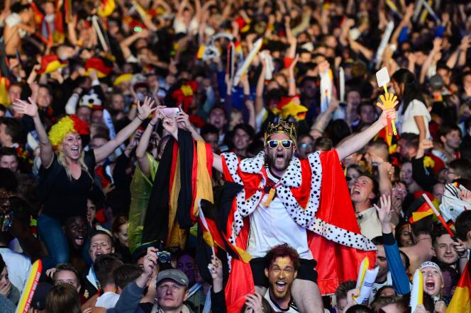A Berlin, devant la porte de Brandebourg, après la victoire de l'Allemagne au Mondial 2014.