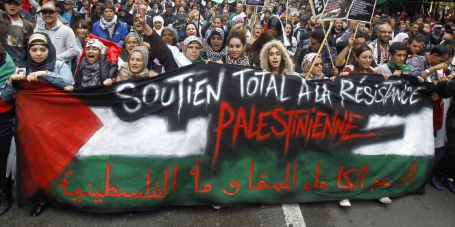 A Paris, lors d'une manifestation en soutien aux Palestiniens de Gaza, le 13 juillet. 