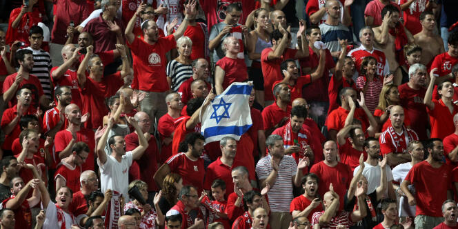 Des supporteurs de l'Hapoel Tel-Aviv, en 2010.