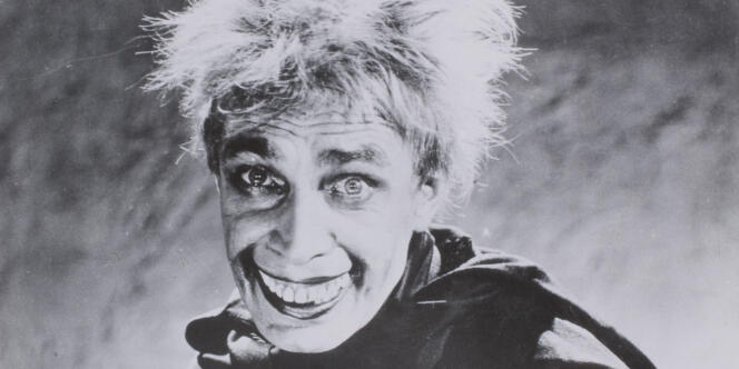 Conrad Veidt dans le rôle de Gwynplaine. Photographie du film de Paul Leni, The Man Who Laughs, 1928. 