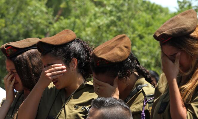 Funérailles, lundi 21 juillet à Holon (près de Tel-Aviv), d’un militaire israélien tué la veille à Gaza.