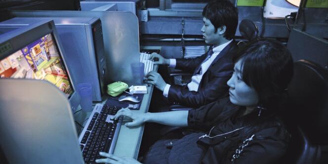 Les adolescents ont beau être interdits de jeux en ligne passé minuit, l'addiction au « gaming »progresse chez les Coréens. Le parti au pouvoir envisage des lois restrictives. 