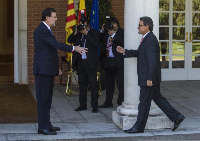 Le premier ministre espagnol et le président de la Catalogne ont renoué un dialogue rompu depuis 8 mois, mercredi, mais sans la moindre avancée.