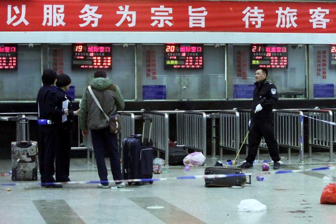 Après l'attaque de terroristes ouïgours contre la gare de Kunming, en mars 2014.