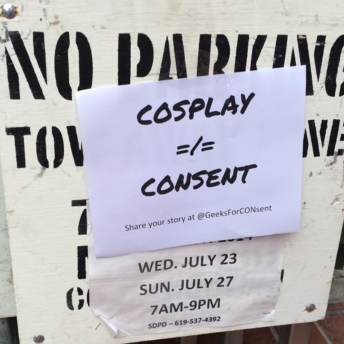 Une affiche "Cosplay =/= consent" au Comic-Con 2014.