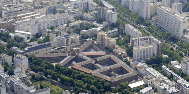 Vue aérienne de la prison de la Santé. Elle s'étend sur 2,8 hectares dans le 14e à Paris.