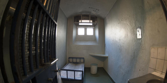 Lors d'une visite en 2009, le contrôleur général des lieux de privation de liberté, Jean-Marie Delarue avait estimé que les cellules étaient dans un état de délabrement avancé.