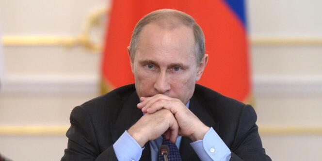Le président russe Vladimir Poutine dans sa résidence de Novo-Ogariovo près de Moscou le 30 juillet. Nombreux à l’UMP, les souverainistes voient dans l’alliance avec Moscou le moyen de lutter contre « l’impérialisme américain » ou la soumission à Bruxelles.