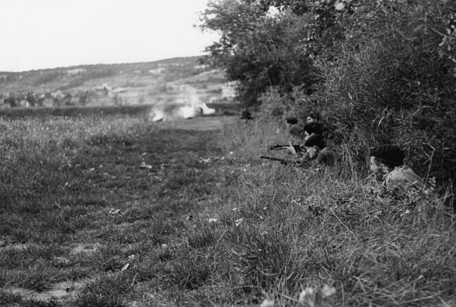 Des résistants FTP du maquis de Venelles, près d’Aix-en-Provence, pendant l’été 1944.