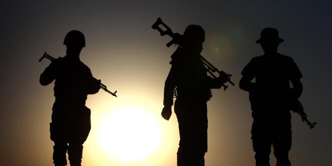 Des combattants kurdes à proximité de la capitale de la région autonome du Kurdistan, Erbil, dans le nord de l'Irak.