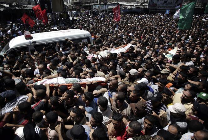 Lors des funérailles de Raed Al-Attar, Mohammed Abou Chamaleh et Mohammed Barhoum, le 21 août à Rafah.