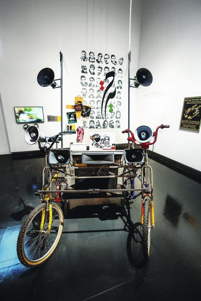 Vélo customisé par un collectif artistique pour produire du vacarme (le Bike Block).